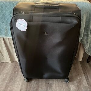 NWT SwissGear Black Travel Rolling Suitcase‎ check in luggage large